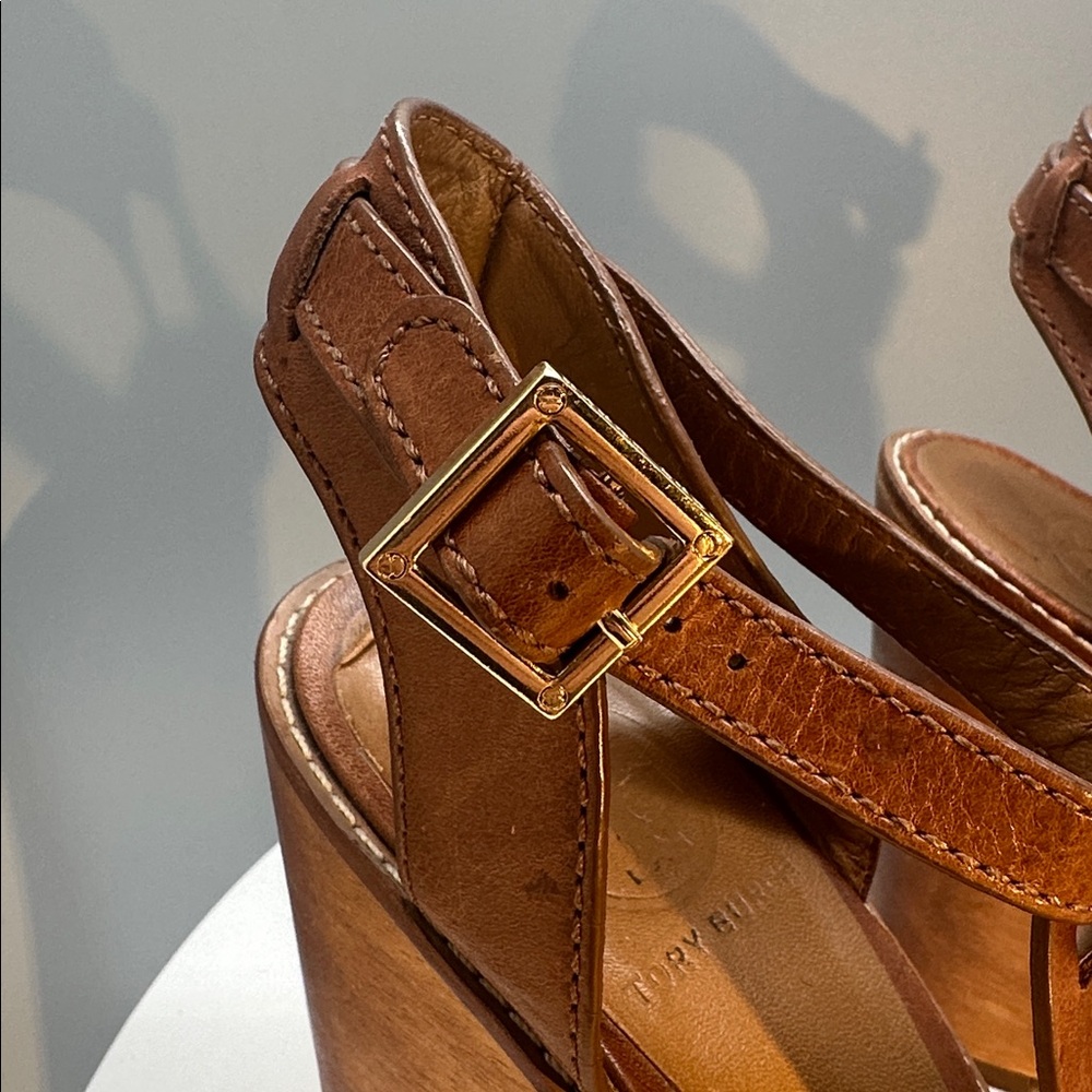 TORY BURCH | LIGHT BROWN | RIVER T BAR | LEATHER | WEDGE SANDALS - Picture 4 of 8
